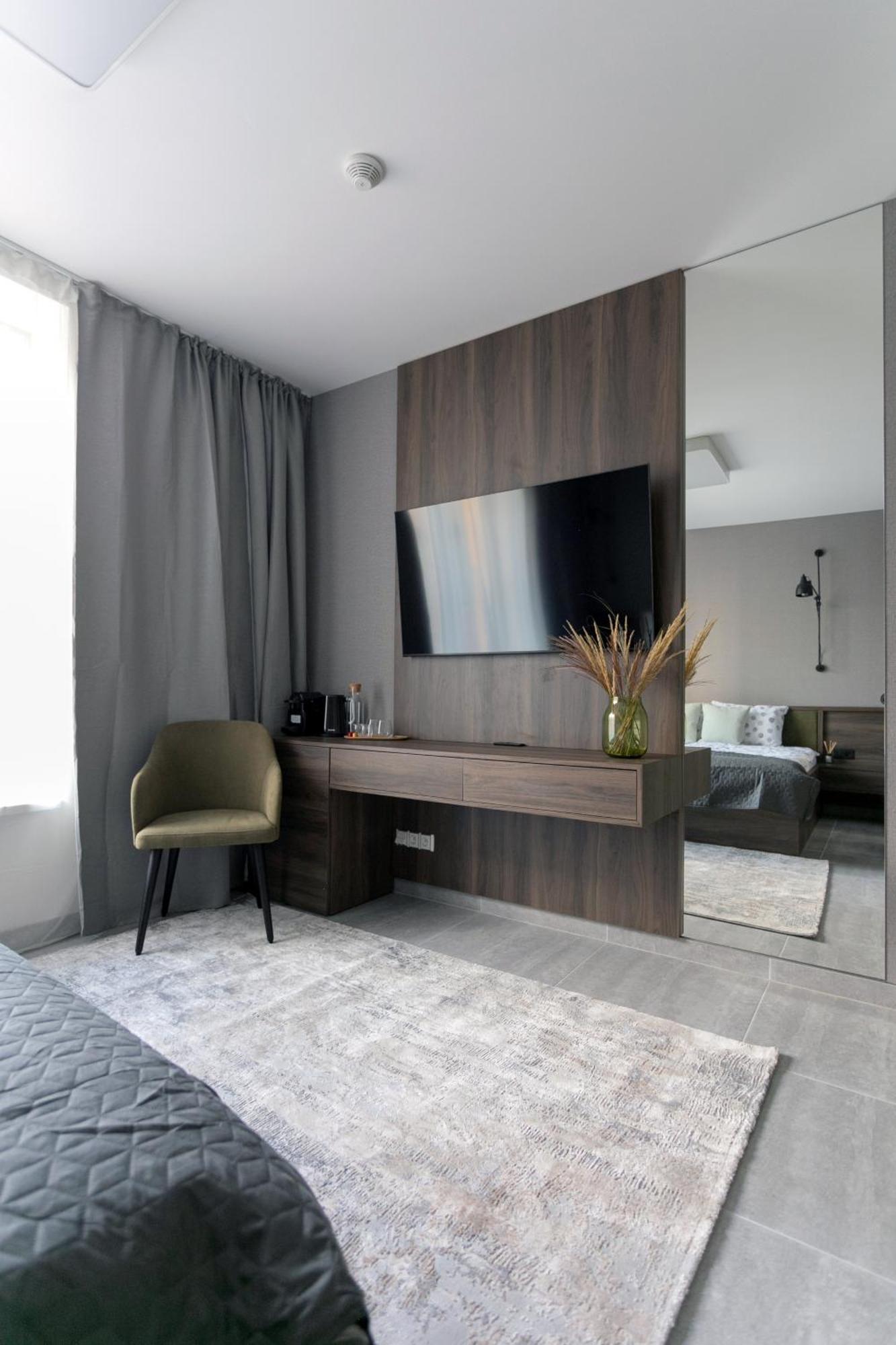Luong Europe Apartments プラハ エクステリア 写真