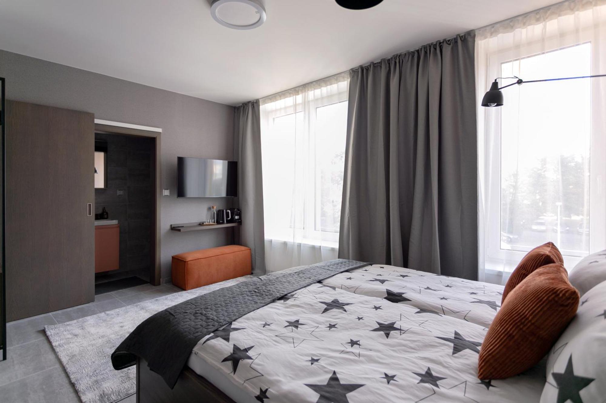 Luong Europe Apartments プラハ エクステリア 写真